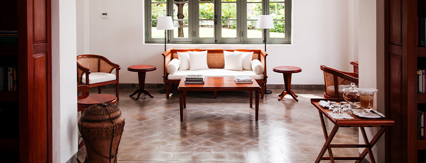 intérieur design colonial meubles em bois foncé tropicaux