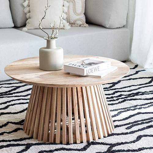 Table basse en bois clair style scandinave