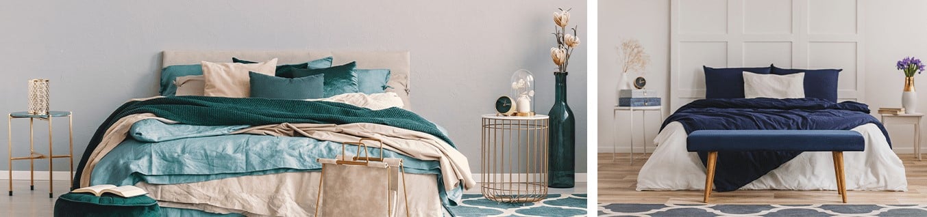 lit avec plusieurs couvertures degrade de beige et bleu, lit couette blanche plaid bleu fonce coussin bleu banc bois et velours bleu