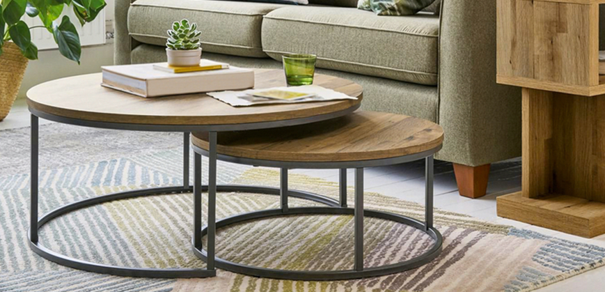 Table basse gigogne style industriel avec plateau en bois et pieds en fer noir